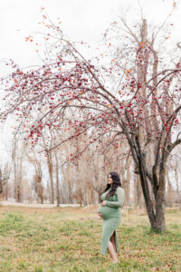 baby bump under a tree 
