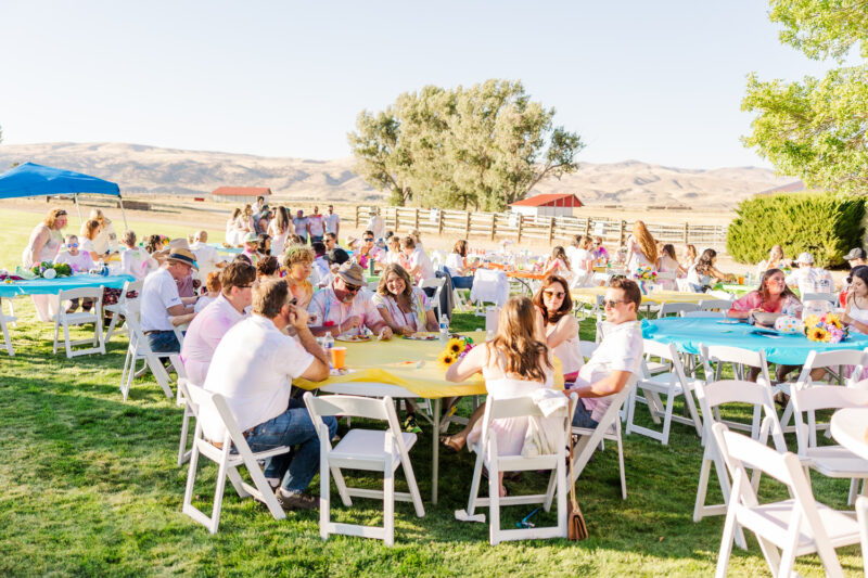 everyone eating at wedding